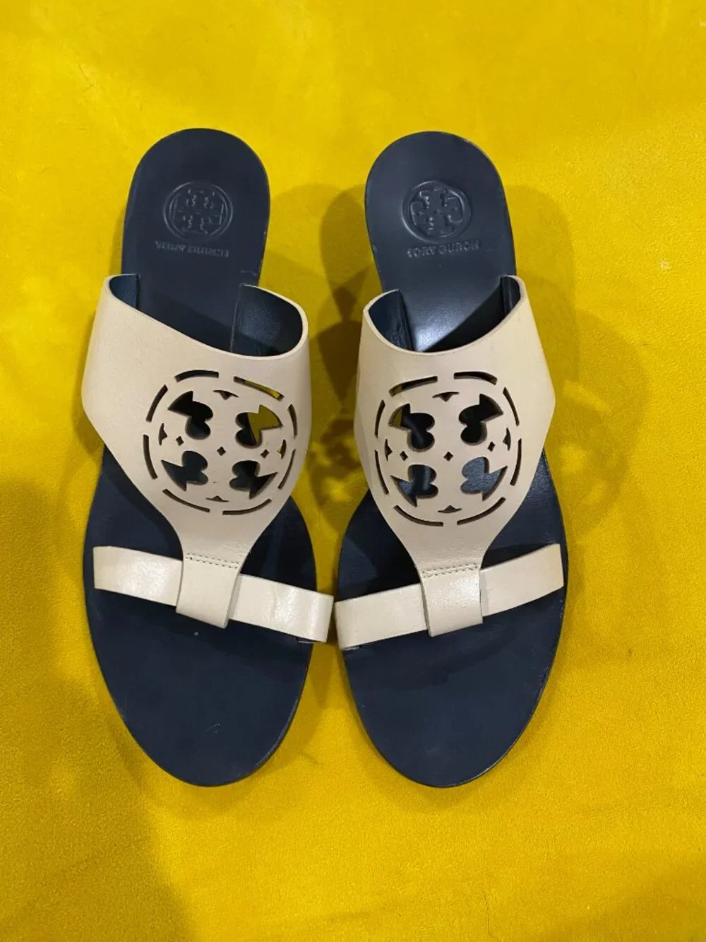 Tory Burch Miller Wedge Sandals Beige Leather Logo Cutout Thong Slides Women's 8